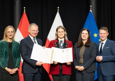 Maria Hieslmair - Überreichung des LA in Gold durch LH. Stelzer